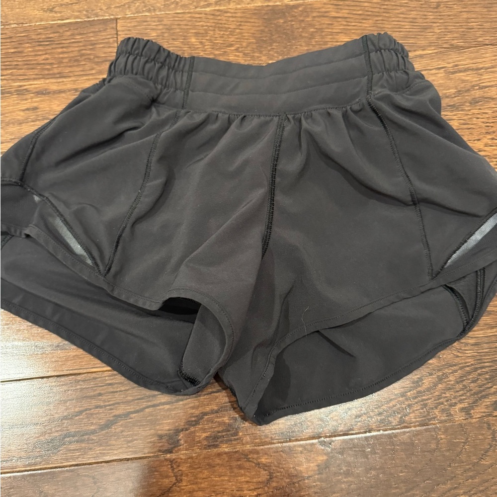 Black hotty hot low rise 2.5 lululemon shorts